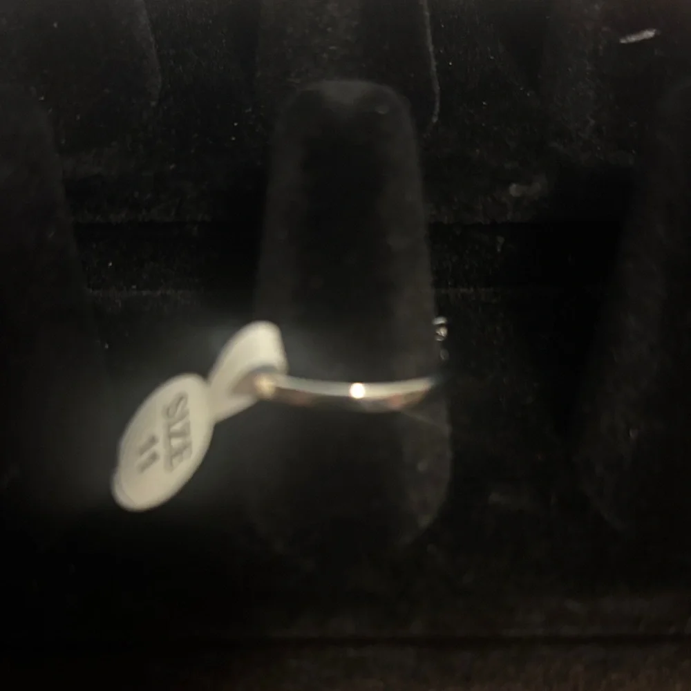 Elegant Silver and Pink Stone Ring - Picture 3 of 5